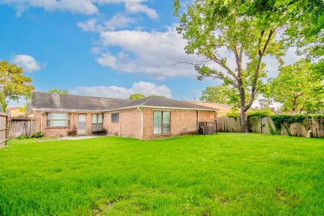 116 White Cedar Street, Houston, TX 77015