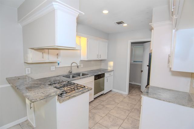 116 White Cedar Street, Houston, TX 77015