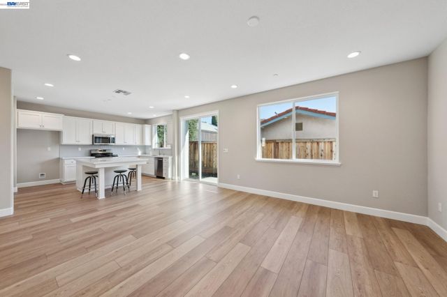 1301 Sunningdale Lane, Fairfield, CA 94533