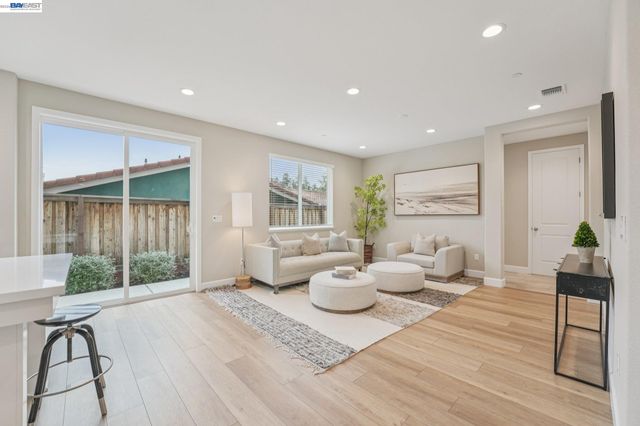 1301 Sunningdale Lane, Fairfield, CA 94533