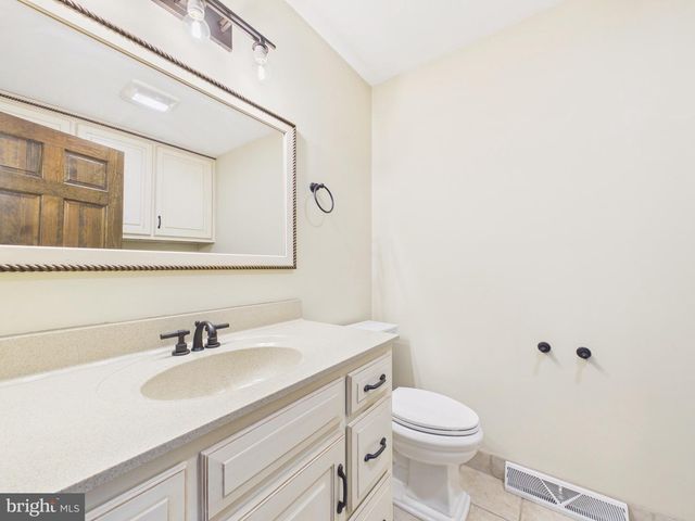 1109 MATAMORAS RD, Halifax, PA 17032