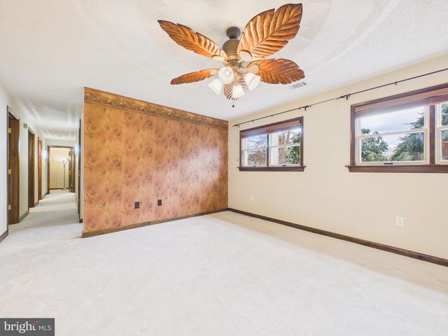 1109 MATAMORAS RD, Halifax, PA 17032