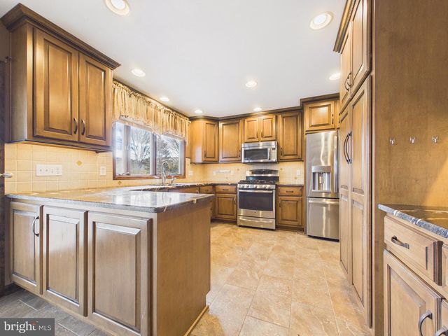 1109 MATAMORAS RD, Halifax, PA 17032