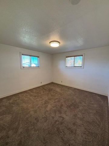 3927 Homedale Road, Klamath Falls, OR 97603