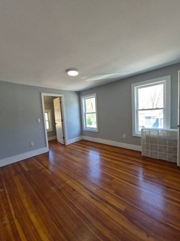 13 Crump St, Hudson, MA 01749