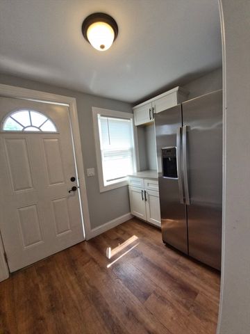 13 Crump St, Hudson, MA 01749