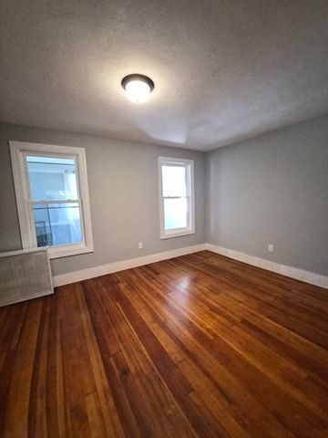 13 Crump St, Hudson, MA 01749