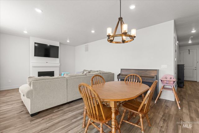 11330 Aspen Hill Dr, Caldwell, ID 83605