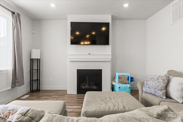 11330 Aspen Hill Dr, Caldwell, ID 83605