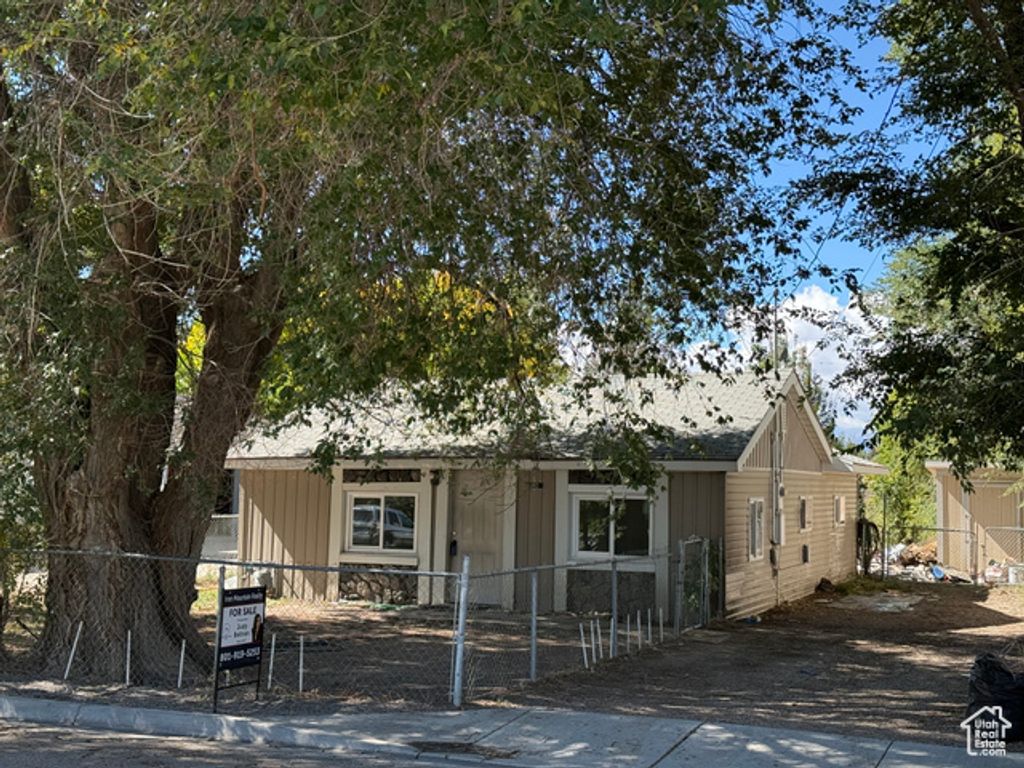 140 S 600 E, Wellington, UT 84542