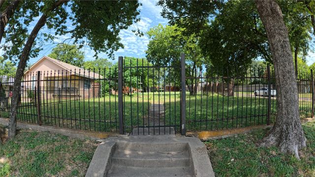 1447 Oakley Avenue, Dallas, TX 75216