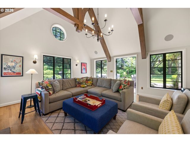5050 Sw HILLTOP Ln, Portland, OR 97221
