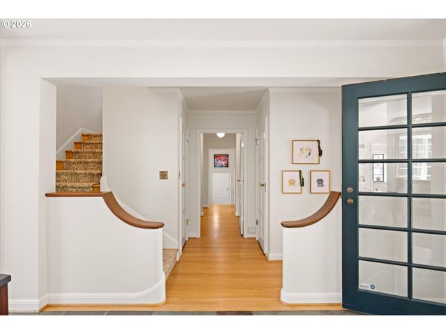 5050 Sw HILLTOP Ln, Portland, OR 97221