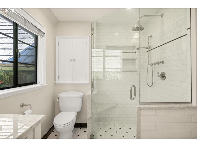 5050 Sw HILLTOP Ln, Portland, OR 97221