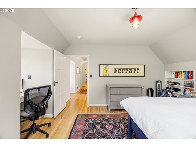 5050 Sw HILLTOP Ln, Portland, OR 97221