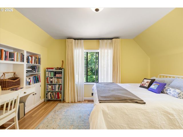 5050 Sw HILLTOP Ln, Portland, OR 97221