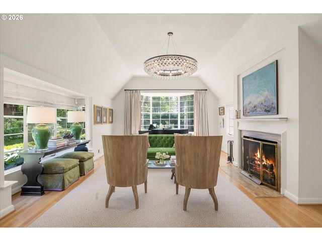 5050 Sw HILLTOP Ln, Portland, OR 97221