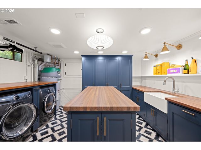5050 Sw HILLTOP Ln, Portland, OR 97221