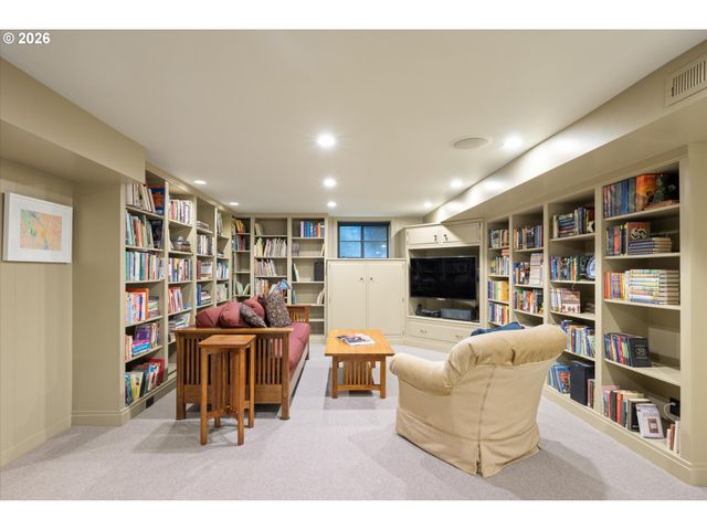 5050 Sw HILLTOP Ln, Portland, OR 97221