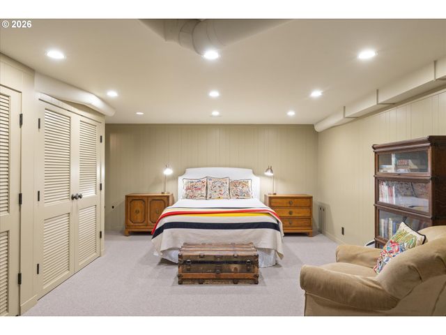 5050 Sw HILLTOP Ln, Portland, OR 97221