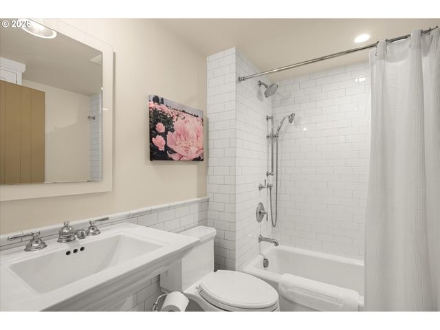 5050 Sw HILLTOP Ln, Portland, OR 97221