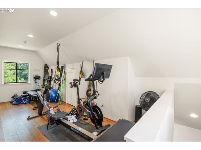 5050 Sw HILLTOP Ln, Portland, OR 97221