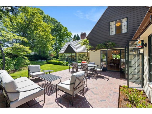 5050 Sw HILLTOP Ln, Portland, OR 97221