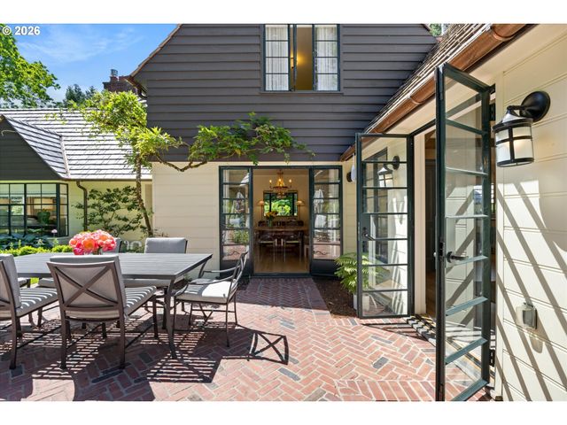5050 Sw HILLTOP Ln, Portland, OR 97221