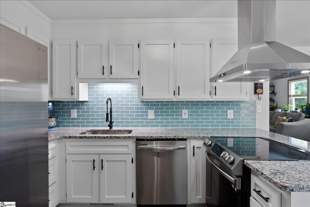 29 Lee Way, Taylors, SC 29687