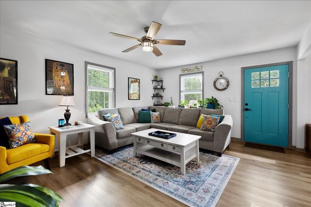 29 Lee Way, Taylors, SC 29687