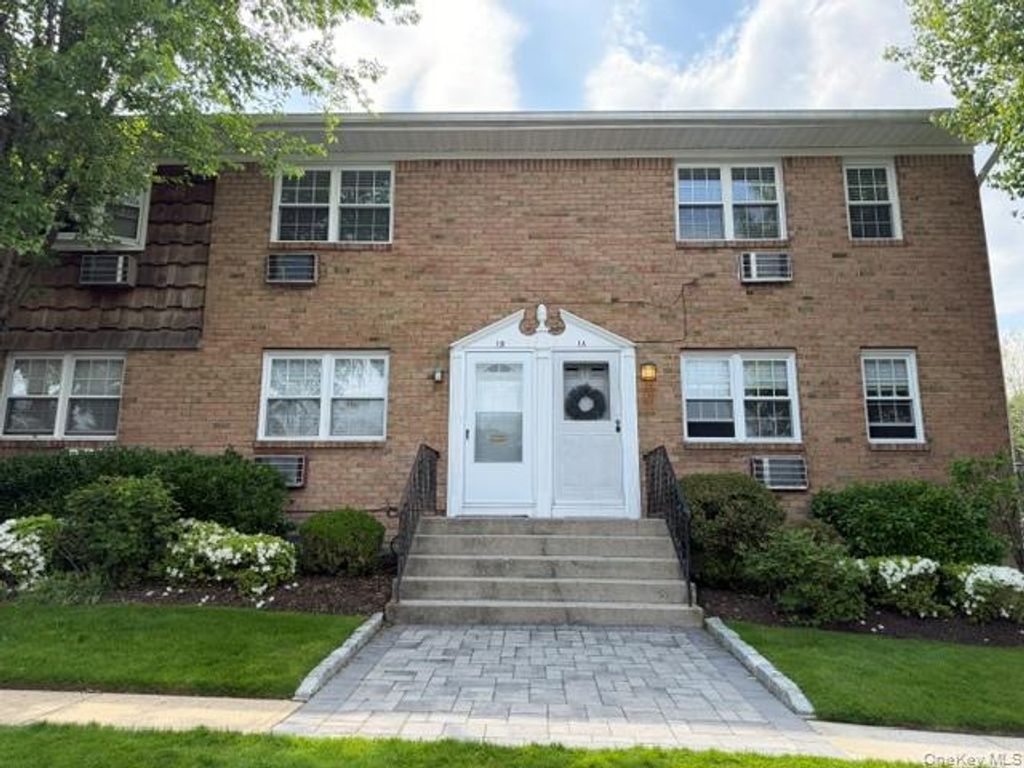 3 Anchorage Lane 1B, Oyster Bay, NY 11771