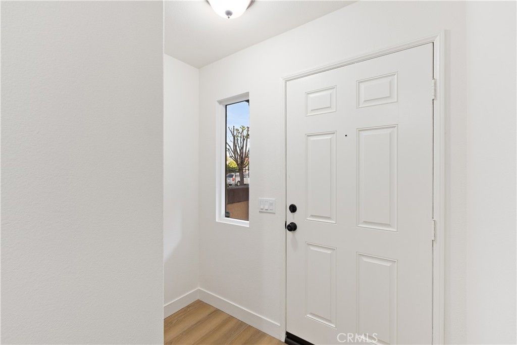 Image 4 of property listing at 501 N Lark Ellen Avenue B, Covina, CA 91722