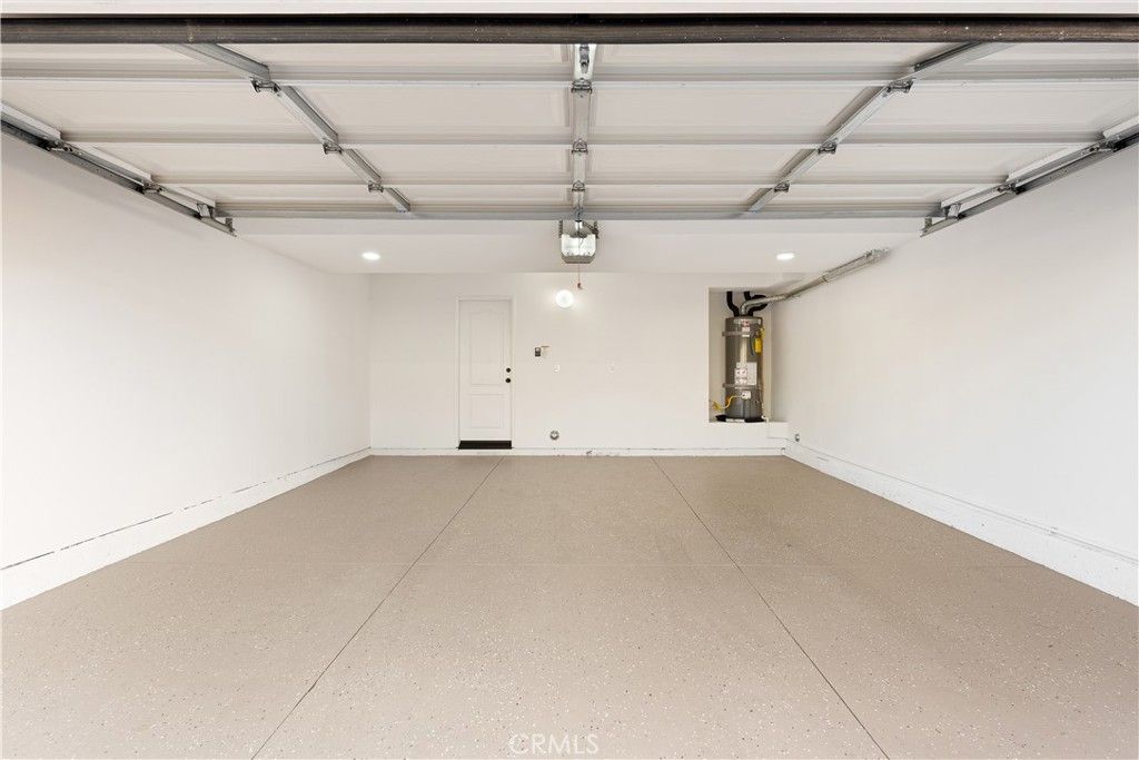 Image 40 of property listing at 501 N Lark Ellen Avenue B, Covina, CA 91722