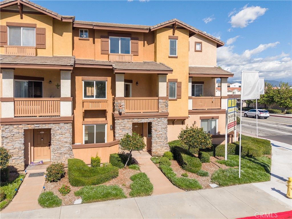 Image 43 of property listing at 501 N Lark Ellen Avenue B, Covina, CA 91722