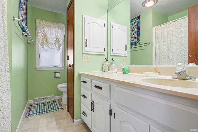 3950 N 760 West, Shipshewana, IN 46565