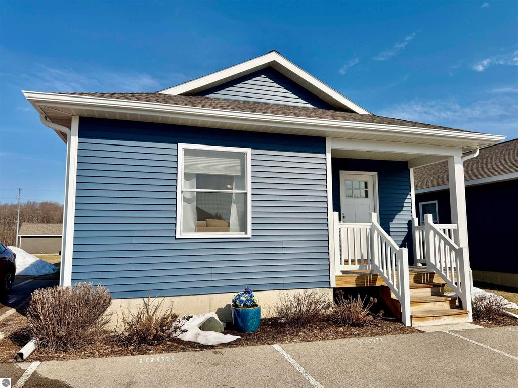 Image 2 of property listing at 1072 Cupola Place, Traverse City, MI 49696