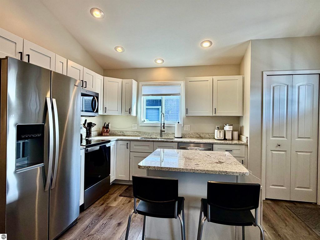 Image 5 of property listing at 1072 Cupola Place, Traverse City, MI 49696