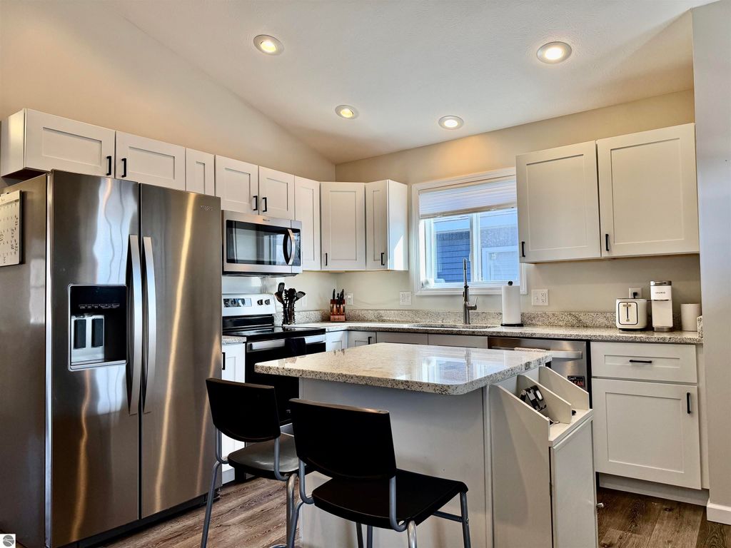 Image 8 of property listing at 1072 Cupola Place, Traverse City, MI 49696