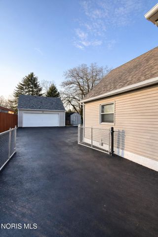 711 Sawyer Road, Toledo, OH 43615