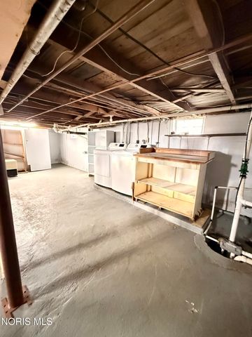 711 Sawyer Road, Toledo, OH 43615