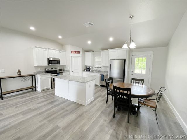 192 Kat's, Durant, OK 74701