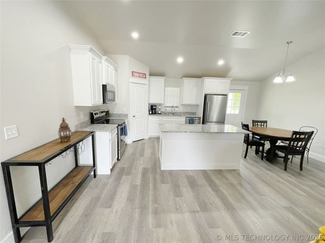 192 Kat's, Durant, OK 74701