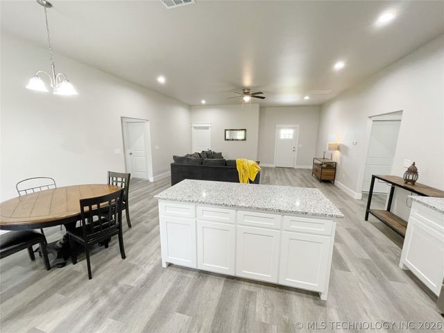 192 Kat's, Durant, OK 74701