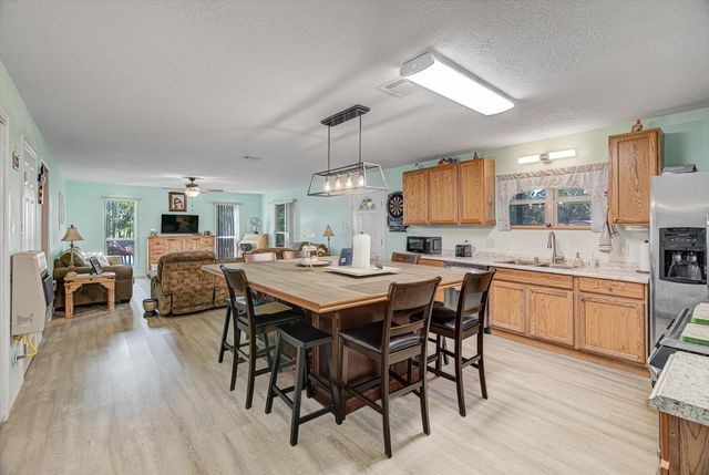 13351 E Highway 105, Cleveland, TX 77327