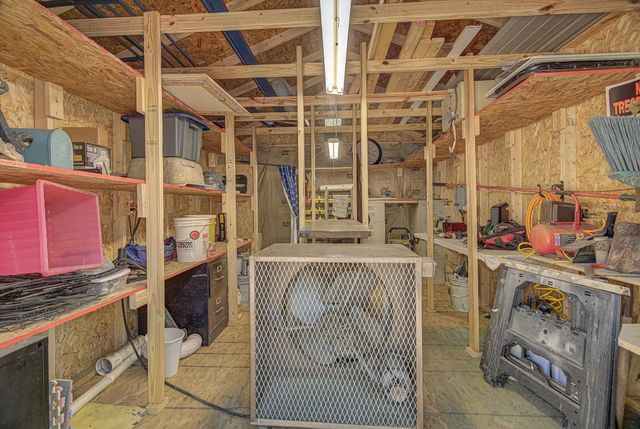 13351 E Highway 105, Cleveland, TX 77327