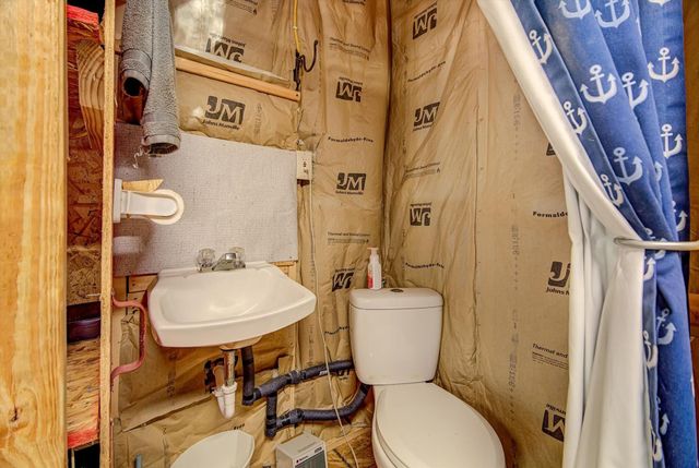 13351 E Highway 105, Cleveland, TX 77327