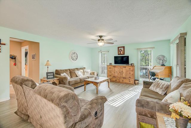 13351 E Highway 105, Cleveland, TX 77327