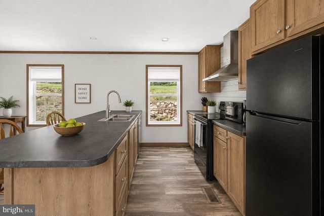 3852 UPPER VALLEY RD, Parkesburg, PA 19365