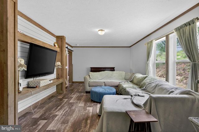 3852 UPPER VALLEY RD, Parkesburg, PA 19365