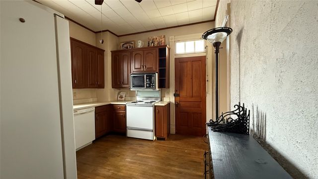 2 E Grant Street, Marshalltown, IA 50158